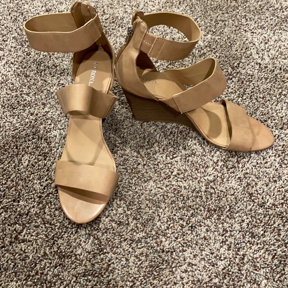 Merona Nude wedges - Picture 1 of 3
